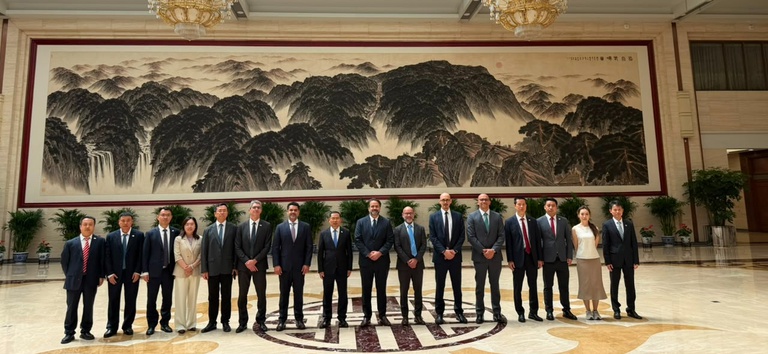 Imagem visita diretor Felipe Queiroz na China - Roadshow