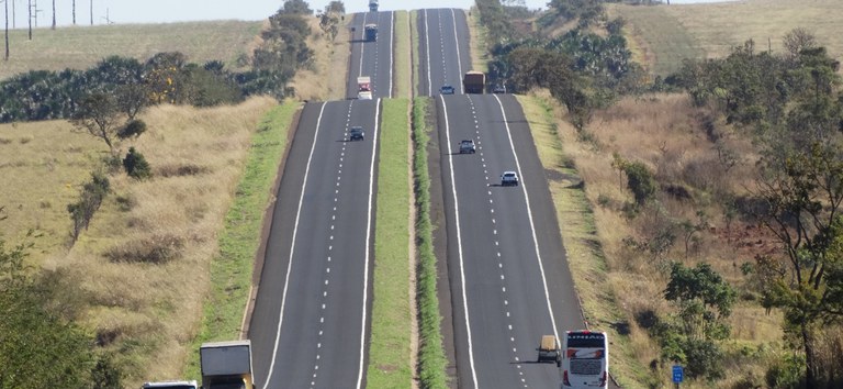 Foto mostrando parte da BR-050