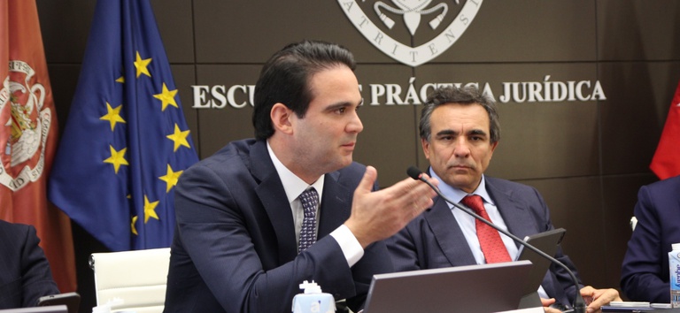Diretor da ANTT, Lucas Asfor, falando no seminário internacional da universidade complutense de madri