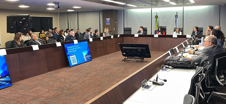 ANTT defende reinvestimento de recursos excedentes no setor ferroviário em painel no TCU
