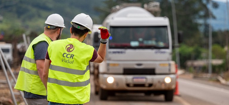 CCR ViaSul libera tráfego parcial em duas pistas da ponte do rio Taquari (RS)