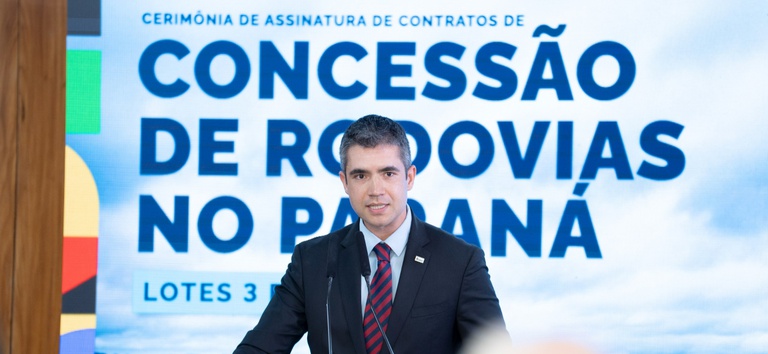 Diretor-geral da ANTT, Guilherme Theo Sampaio, discursando no evento