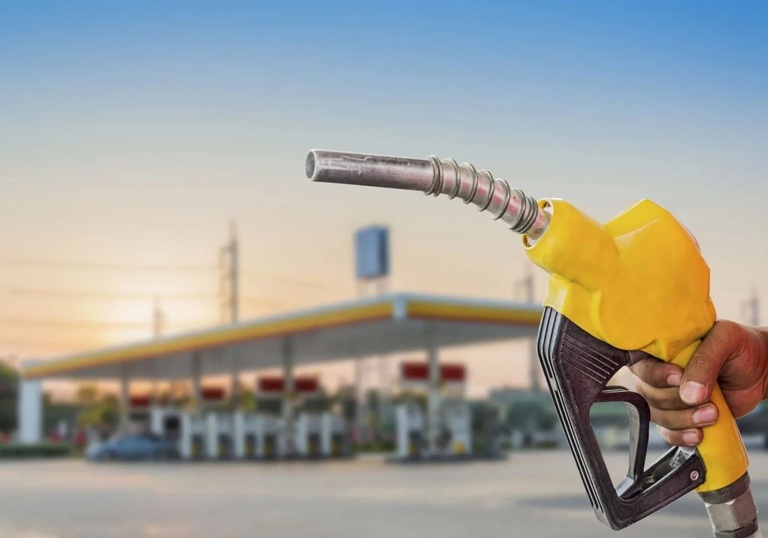 posto-combustivel-mangueira-abastecer-carro-1.webp