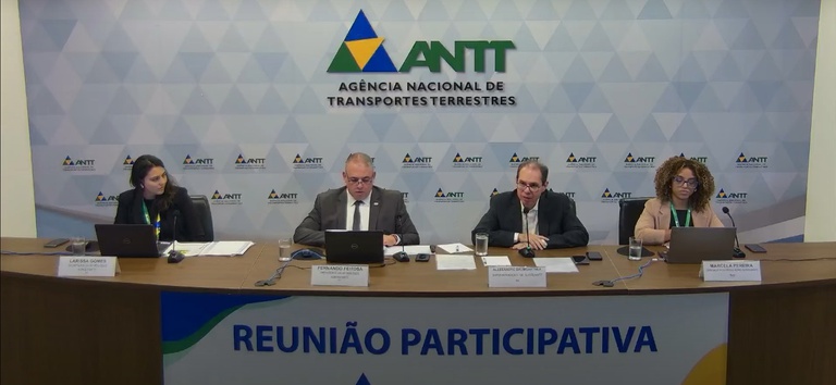 Foto com a mesa de abertura da reunião participativa que trata do marco regulatório ferroviário