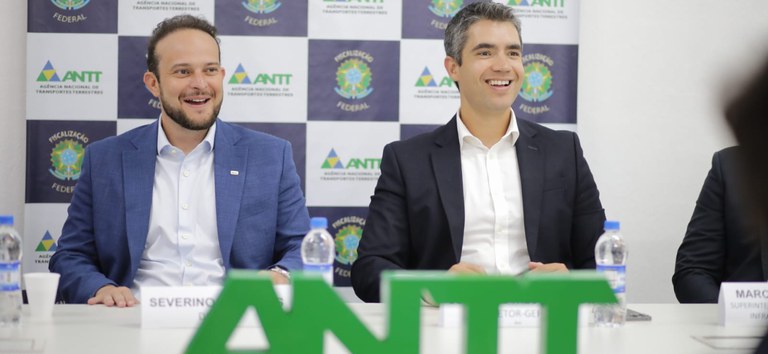 Foto mostrando os diretores da ANTT, Guilherme Theo Sampaio e Severino Medeiros