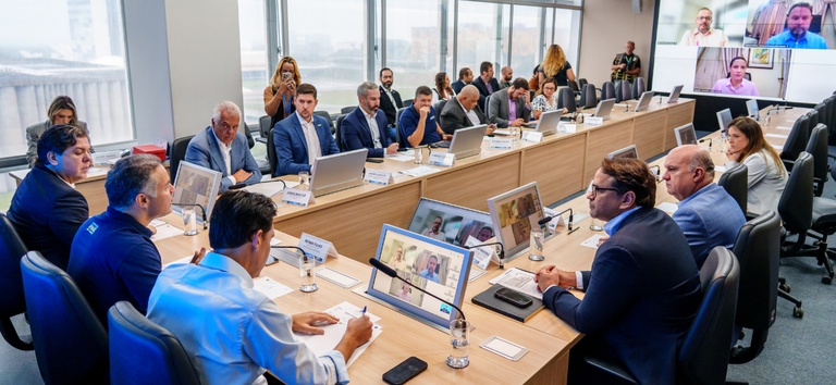 Foto mostrando diretor da ANTT com autoridades na agenda da Transnordestina