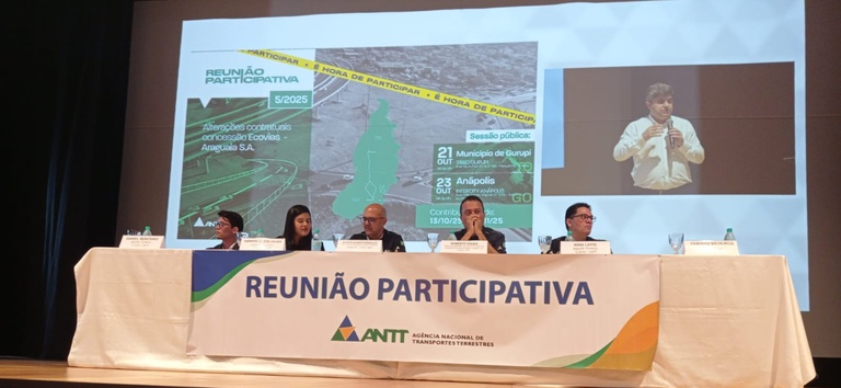 Foto com a mesa diretora da Reunião Participativa
