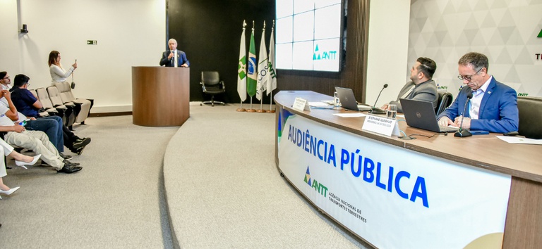 Representantes parlamentares e autoridades participaram da Audiência Pública