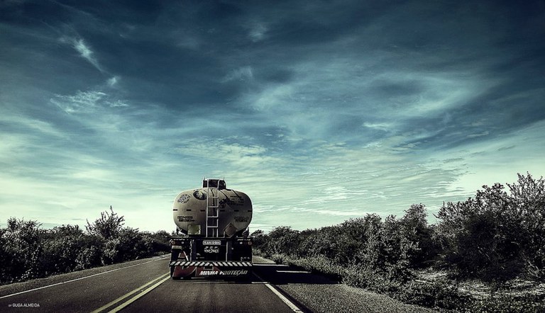 Caminhão sem identificação.jpeg