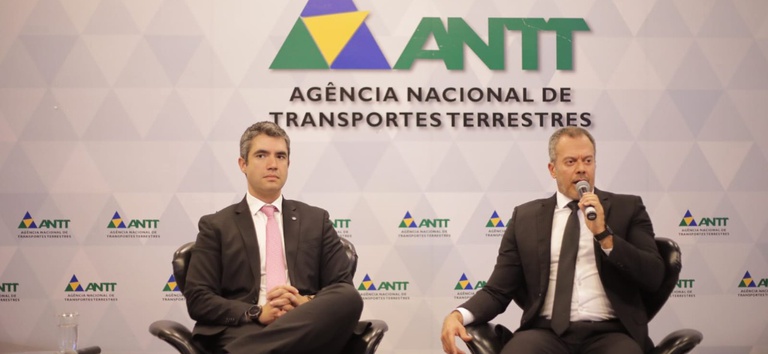 IMAGEM NA SEDE DA AGENCIA, COM O SUPERITENDENTE E O DIREGOR GERAL