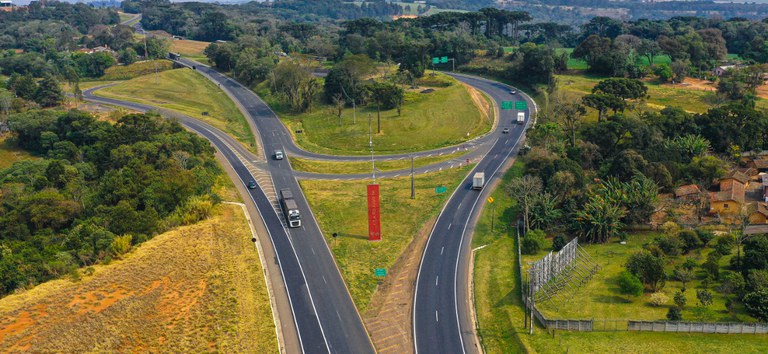 Foto mostrando rodovia gerenciada pela PRVIAS
