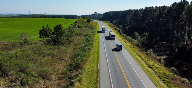 Foto mostrando umas das rodovias do Paraná nos lotes 4 e 5