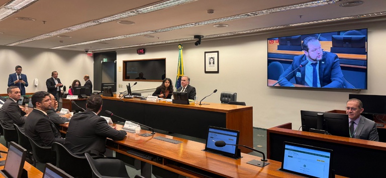 Audiência pública debate situação de pontes, viadutos e túneis nas rodovias federais na Câmara dos Deputados