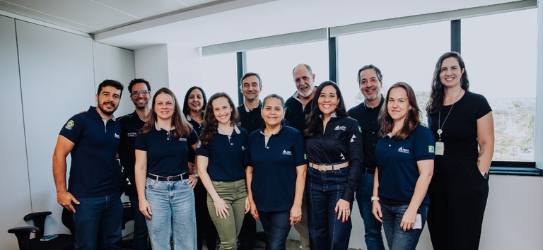 IMAGEM DE AUDITORES EM UMA SALA