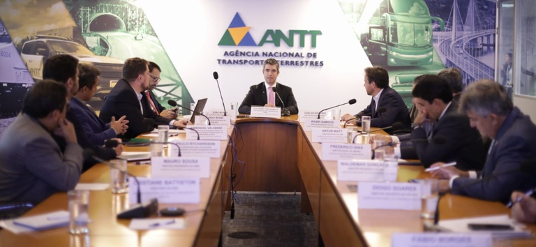 Foto mostrando todo o comitê do COARF reunido