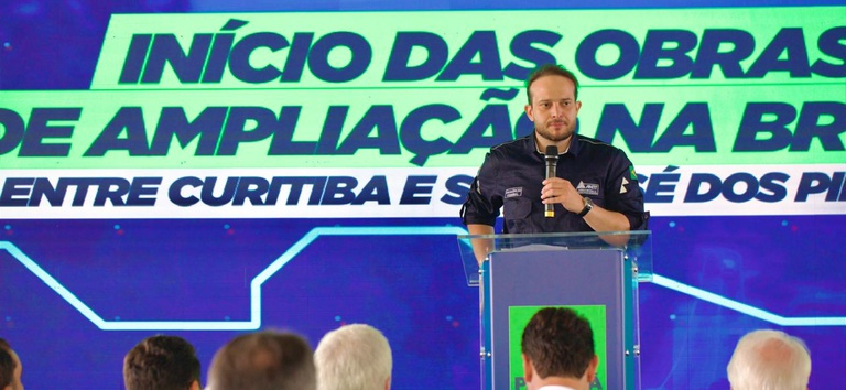 Foto do diretor da ANTT, Severino Medeiros, discursando no evento