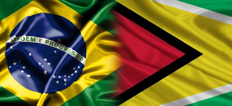 Montagem da bandeira do Brasil e da Guiana