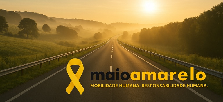 Rodovia federal com vários carros passando e logo do maio amarelo
