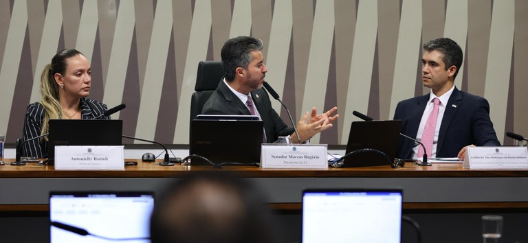 Diretor-geral da ANTT destaca benefícios do contrato de concessão da BR-364 em audiência no Senado