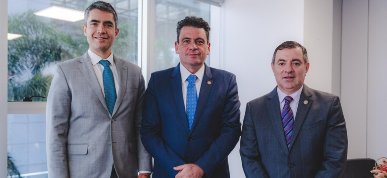Foto com o diretor-geral da ANTT, Guilherme Theo Sampaio, e o Conselheiro Rodrigo Badaró, do CNJ