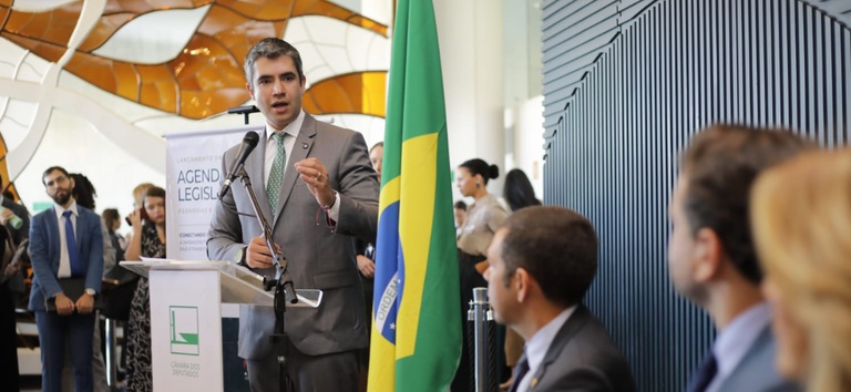 O Diretor-Geral da ANTT, Guilherme Theo Sampaio, discursa em evento sobre agenda legislativa na Câmara dos Deputados