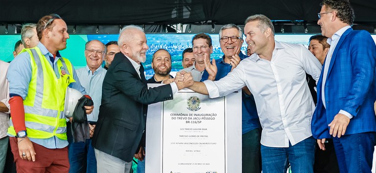 Novas pistas marginais da Dutra ao Trevo Bonsucesso são entregues para a população