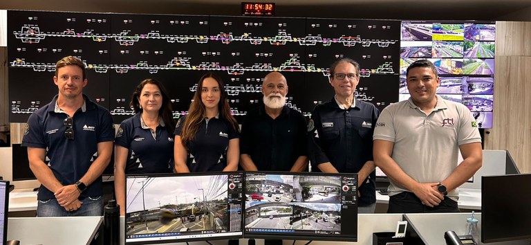 Foto mostrando time da ANTT em visita à ferrovia