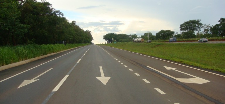 Via Cristais assume concessão da BR-040 com investimentos, benefícios tarifários e início de obras