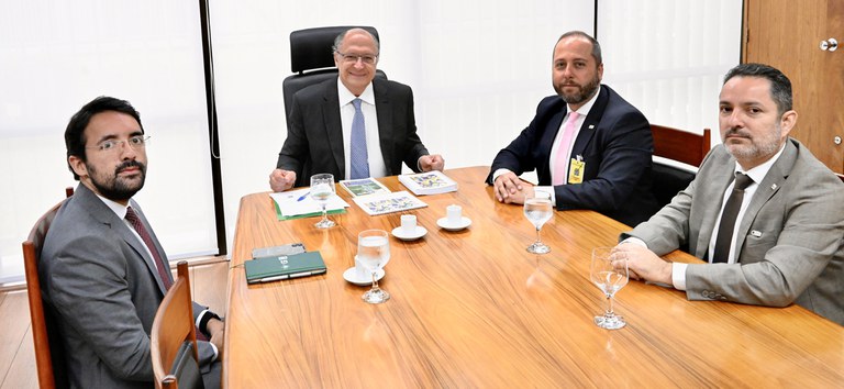 Vice-presidente e diretor-geral da ANTT reforçam aliança estratégica em reunião institucional