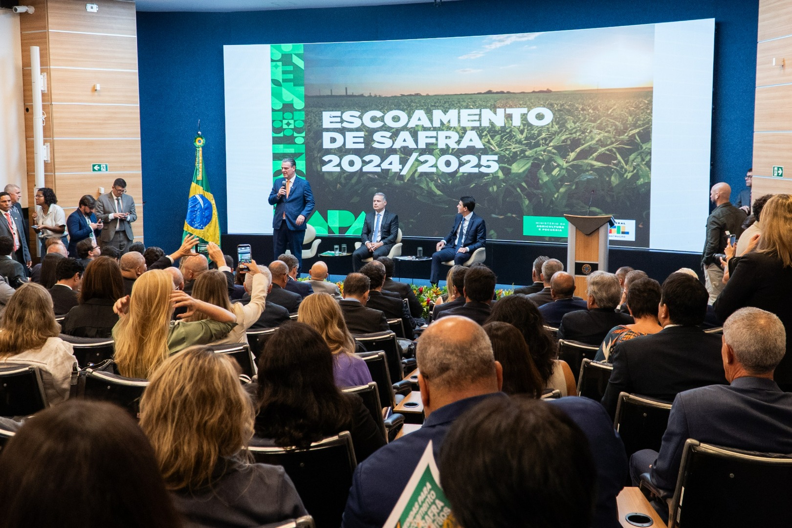 05/02/2025 - Cerimônia de Anúncio de Medidas para o Escoamento da Safra de Grãos 24/25