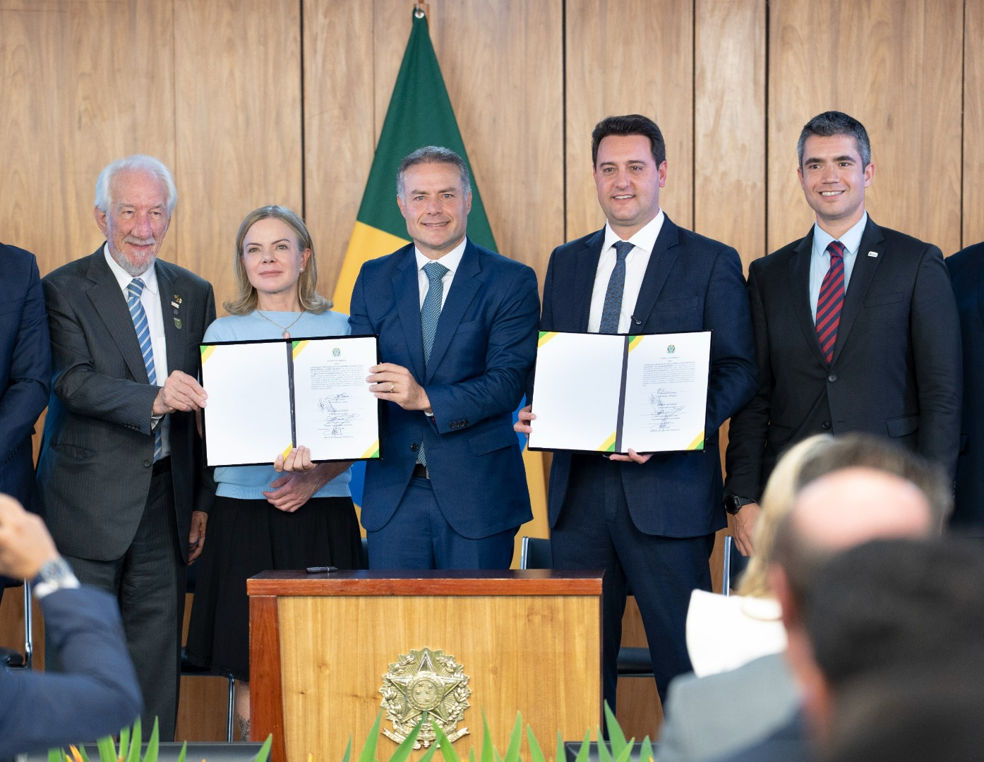 28/04/25 - Assinatura do contrato do Lote 3 e 6 do Paraná