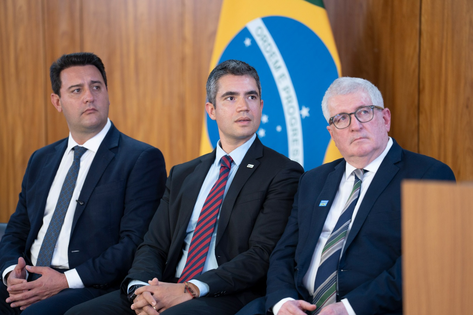 28/04/25 - Assinatura do contrato do Lote 3 e 6 do Paraná