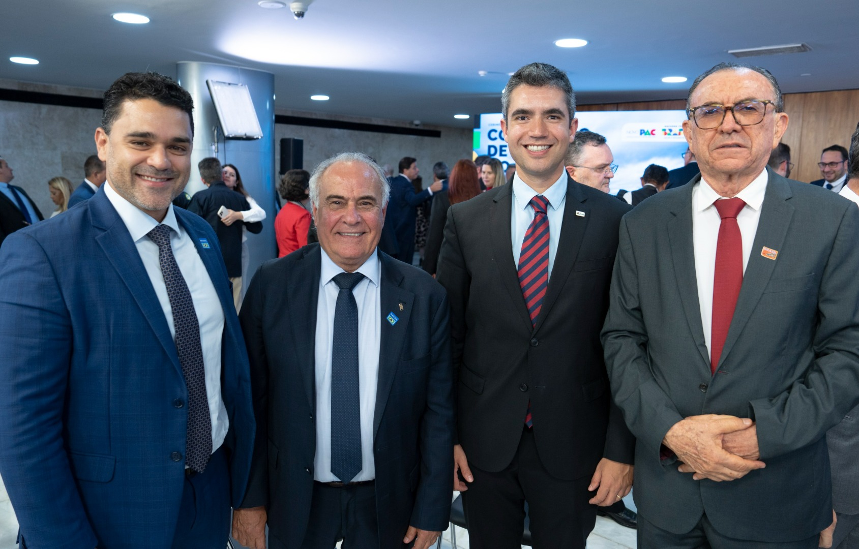 28/04/25 - Assinatura do contrato do Lote 3 e 6 do Paraná