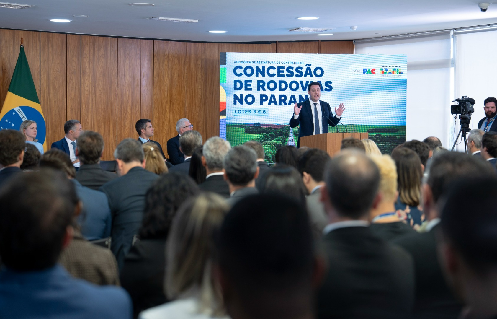 28/04/25 - Assinatura do contrato do Lote 3 e 6 do Paraná