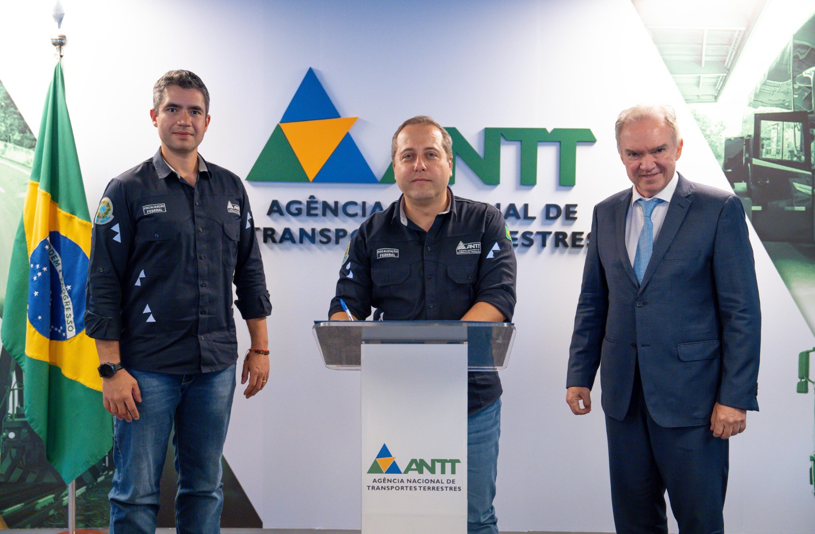 14/02/25 - Assinutura do Contrato de Concessão da BR 262 MG