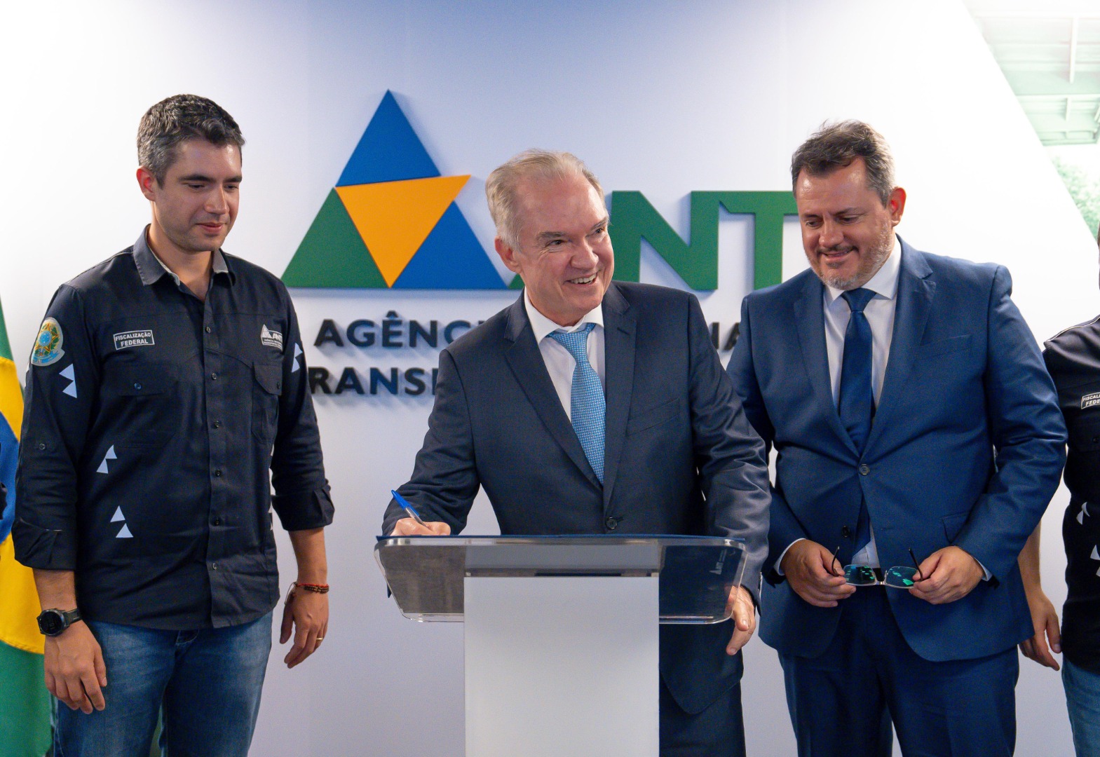 14/02/25 - Assinutura do Contrato de Concessão da BR 262 MG