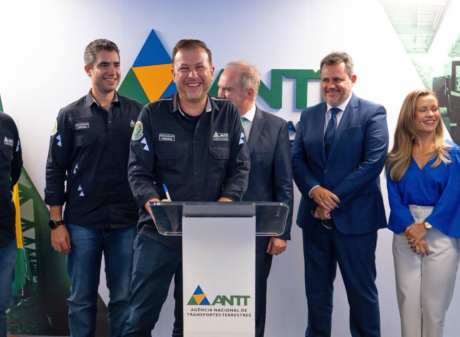 14/02/25 - Assinutura do Contrato de Concessão da BR 262 MG