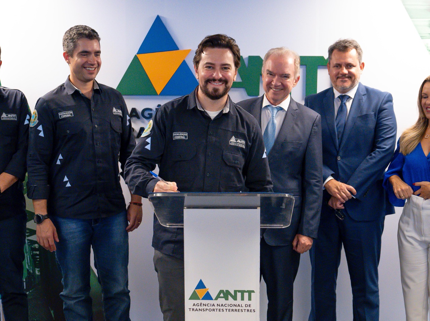 14/02/25 - Assinutura do Contrato de Concessão da BR 262 MG