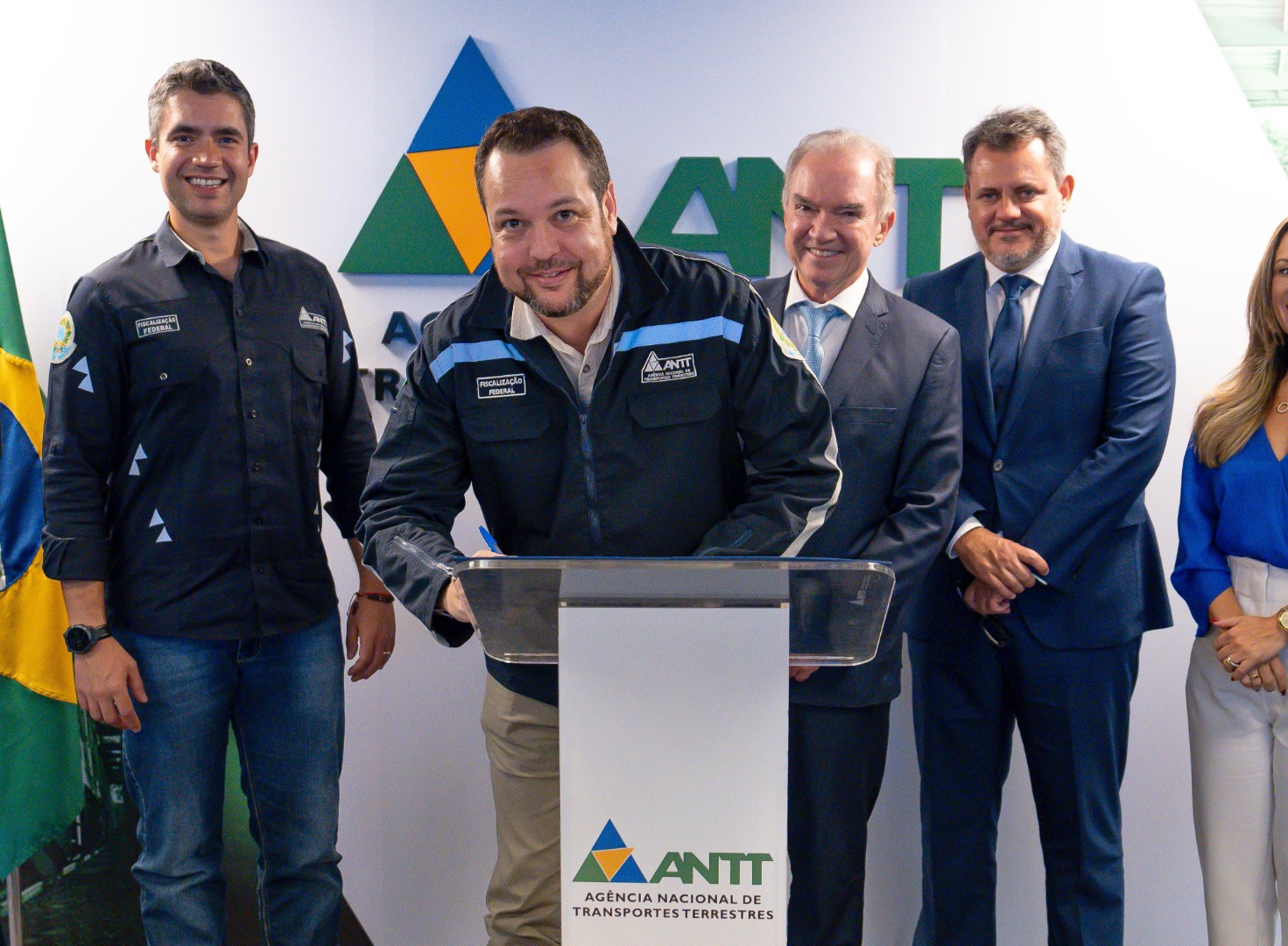 14/02/25 - Assinutura do Contrato de Concessão da BR 262 MG