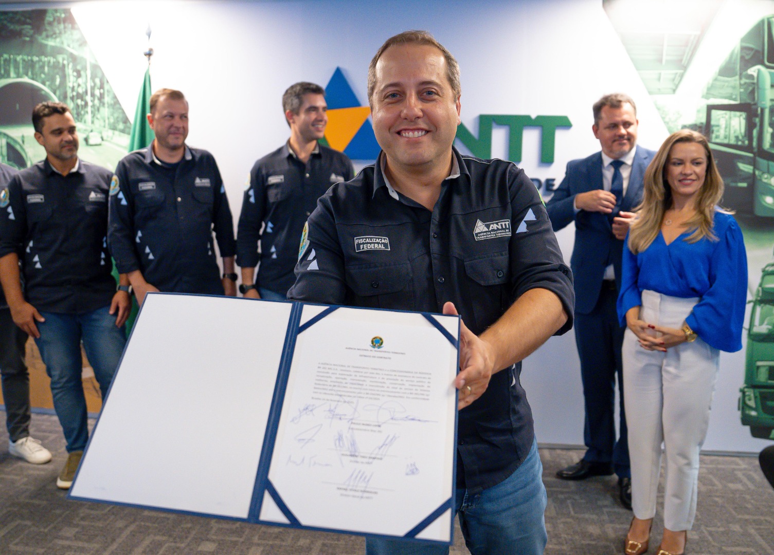 14/02/25 - Assinutura do Contrato de Concessão da BR 262 MG