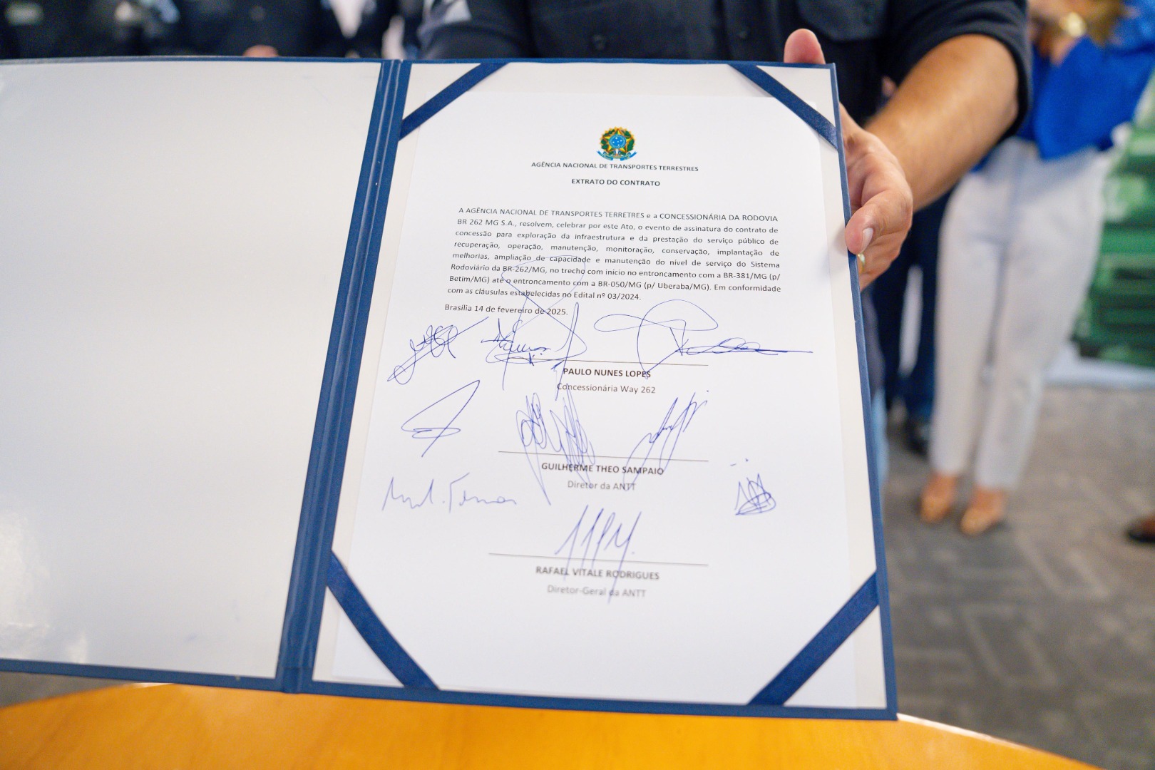 14/02/25 - Assinutura do Contrato de Concessão da BR 262 MG