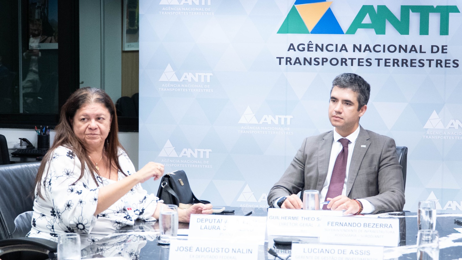 20/05/2025 - Reunião DG ANTT Dep Fed Laura Carneiro - PSD-RJ