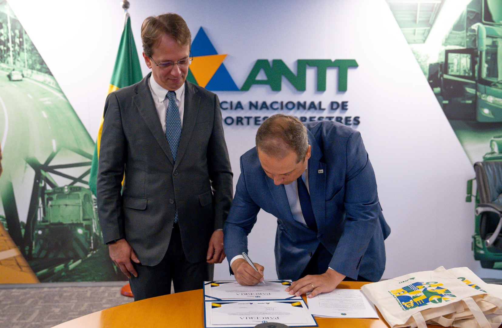 Assinatura do Termo de Parceria ANTT e AGETRANSP-RJ - 02/07/24
