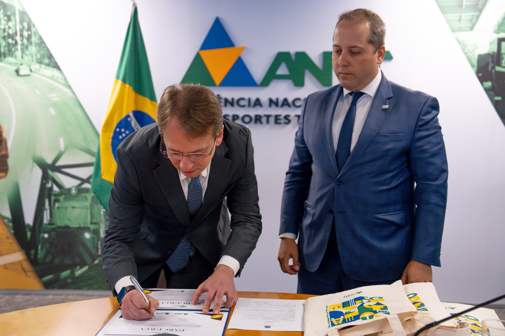 Assinatura do Termo de Parceria ANTT e AGETRANSP-RJ - 02/07/24