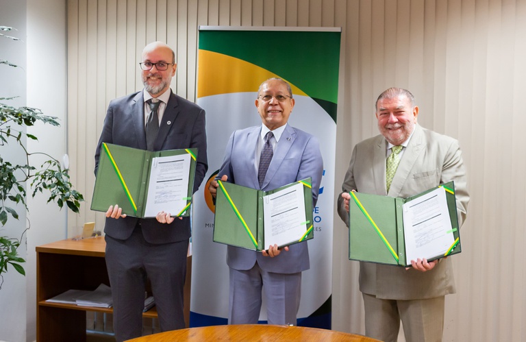 Brazil and Cape Verde sign cooperation agreement to strengthen health regulation