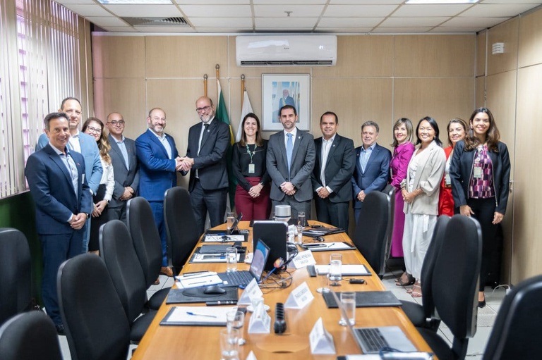 Anvisa and the US Pharmacopeia ratify Memorandum of Understanding to strengthen cooperation.