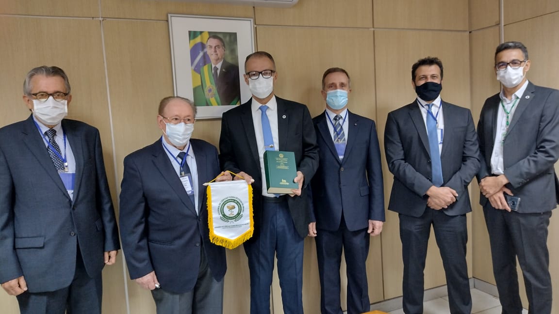 Edição comemorativa do primeiro centenário da Farmacopeia Brasileira