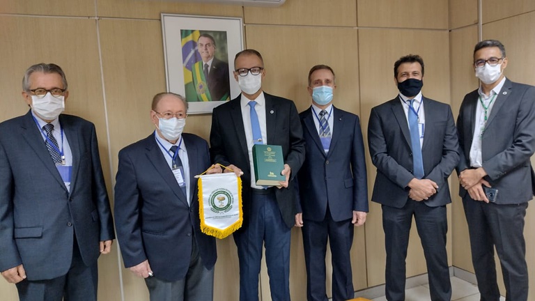Edição comemorativa do primeiro centenário da Farmacopeia Brasileira