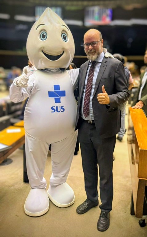 diretor-presidente, Leandro Safatle, e Zé Gotinha