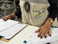Ação conjunta fiscaliza estabelecimentos e conscientiza população sobre riscos do tabagismo em Balneário Camboriú (SC)